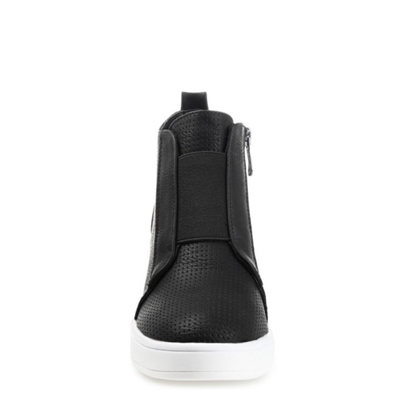 Sneakers for 2024 and beyond! Size 7 women's! - Picture 5 of 10